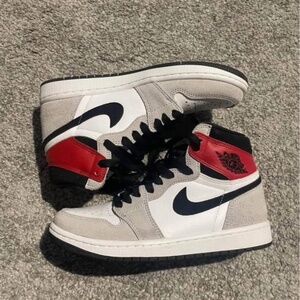 Air Jordan 1 Retro “Light Smoke Grey”